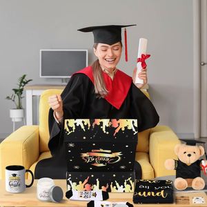 Coffrets Cadeaux de Remise de Diplôme 2024 avec Carte, Chaussettes, Tasse, Porte-clés, Bracelet, Bougie pour Cadeaux de Collègues - Vente en Gros - Product Image 5