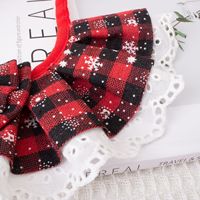 Accessoires de Noël MJ pour animaux de compagnie : Nœuds papillon, tabliers, bavoirs, costumes de demoiselle d'honneur à carreaux et dentelle, colliers et foulards de cosplay pour chats et chiens avec clochette