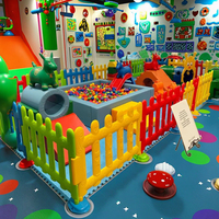 Panneaux de clôture gonflables en plastique pour le jeu intérieur/extérieur centre commercial et école utilisation jeu doux coloré porte parc PE matériel