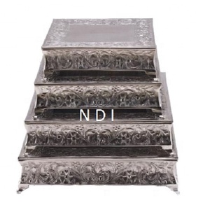 Accessoires de décoration de table pour hôtels au design exclusif, supports à gâteaux pour mariages et fêtes, finition dorée pour la maison et les hôtels - Product Image 4