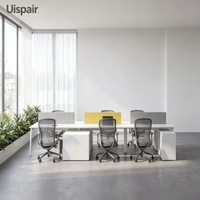 Bureau de travail modulaire pour 6 à 4 personnes avec structure métallique, design moderne, bureau informatique.