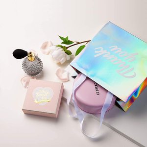 Petit <span class=keywords><strong>sac</strong></span> en <span class=keywords><strong>papier</strong></span> holographique avec logo de remerciement personnalisé, emballage cadeau en carton <span class=keywords><strong>brillant</strong></span>, accessoire pour les magasins, sacs spéciaux, pour les boutique - Product Image 3