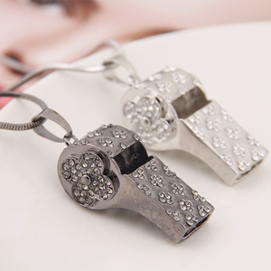 Silbato de Diamante con Diseño de Moda para <span class=keywords><strong>Mujer</strong></span>, Trébol de Cuatro Hojas, Metal de Titanio, Silbato de Autodefensa - Product Image 2