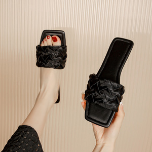 Sandales rétro à bout carré pour femmes, style français, plates, tissées, à enfiler, avec talon épais - Product Image 1