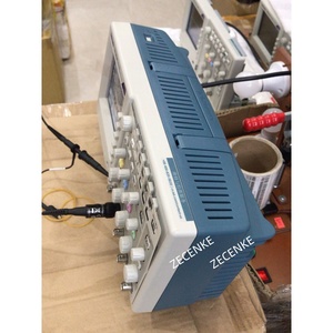 1 pièce d'occasion - Oscilloscope numérique Tektronix TDS 2024C <span class=keywords><strong>4</strong></span> canaux 200 MHz 2 GS/s avec sonde - Product Image 3