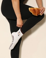 Chaussettes de haute qualité antidérapantes, chaussettes de créateur pour femmes, chaussettes de yoga brodées, chaussettes de yoga et de pilates personnalisées avec grip