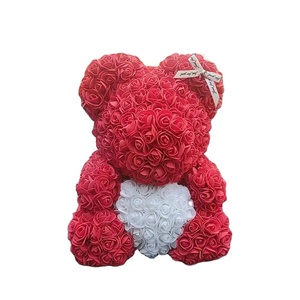 <span class=keywords><strong>Orsetto</strong></span> <span class=keywords><strong>di</strong></span> <span class=keywords><strong>rose</strong></span> in schiuma PE fatto a mano da 40 cm con <span class=keywords><strong>scatola</strong></span> in PVC <span class=keywords><strong>per</strong></span> regalo <span class=keywords><strong>di</strong></span> Natale o festività - Orsetti <span class=keywords><strong>di</strong></span> fiori - Product Image 1