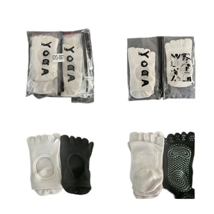 Chaussettes de yoga CZFIT personnalisées avec logo, en coton, à cinq doigts, antidérapantes, tricotées à la cheville, vente en gros, chaussettes d'exercice à 5 orteils - Product Image 3