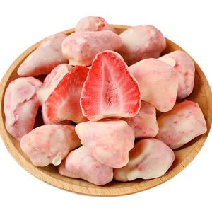 Boule de chocolat remplie de fraise d'usine 60g saveur de lait collation de fruits lyophilisés bonbons Premium chinois fraises au chocolat - Product Image 4