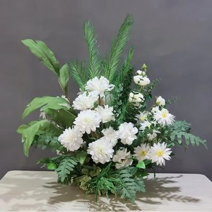 L-072 Composizione Floreale Artificiale Verde e Bianca per Matrimoni, Tema Foresta, Fiori per Corridoio, Decorazione Artistica per Eventi Nuziali - Product Image 2