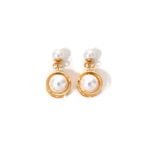 Pendientes de Perlas de Acero Inoxidable 316L con Baño de Oro PVD, Joyería Sostenible y Resistente para Mujer - Product Image 1