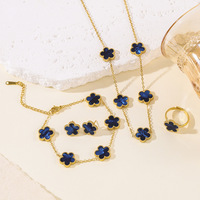 Ensemble de bijoux cinq pièces en acier inoxydable pour femme, motif fleur à cinq trèfles, style INS, comprenant collier, bracelet et boucles d'oreilles, tendance, transfrontalier