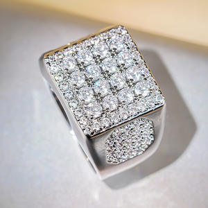 แหวนตราประทับผู้ชายสีทองขาว ประดับเพชรทรงกลมเจียระไนแบบบริลเลียนท์ สี G เหมาะสำหรับสวมใส่ทุกวัน - Product Image 2