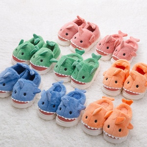Chaussons de maison en peluche Fuzzy Concha Cozy <span class=keywords><strong>Shark</strong></span> pantoufles d'hiver unisexe - Product Image 1