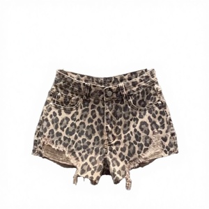 Shorts en jean léopard taille haute pour femme Viviblook, coupe trapèze, à franges, jambe large, style vintage, avec ourlet à pompons, idéal pour l'été - Product Image 3