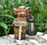 Statue de nain créative en résine Vache des Highlands avec lumière solaire, décoration extérieure pour la maison, motif animal fait main, objet de collection religieux