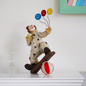 Statuetta Decorativa in Resina Fatta a Mano, Simpatico Clown da Circo Retrò, Regalo Originale per San Valentino - Product Image 5