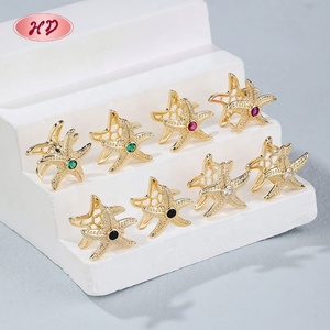 Aros Clásicos con Circonitas Transparentes en Forma de Estrella de Mar, Chapados en Oro de 18K, Estilo Vintage, Unisex - Product Image 2