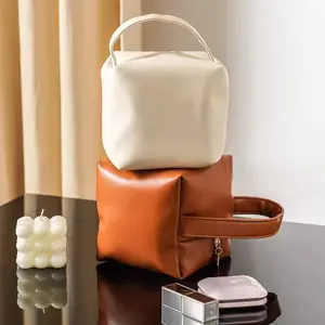 Kualitas tinggi kecil tahan air persegi lucu kulit pu mini travel makeup peralatan mandi kosmetik kantong vantiy tas dengan logo kustom