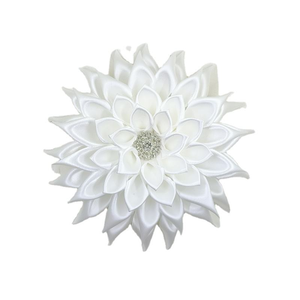 Fiore in raso bianco con spilla Kanzashi JJ 1938 JJOA (Jack and Jill of America) con strass e gioielli - Product Image 4