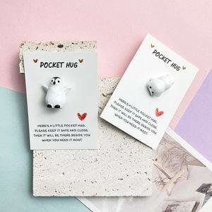Adesivi murali fai da te con simpatici pinguini e fokali che abbracciano carte, frasi di incoraggiamento in inglese, per decorare con messaggi ispiratori e scene. - Product Image 1