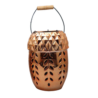 Lanterne décorative en céramique dorée électrolytique, motif éichel, avec découpe géométrique et feuilles, support creux et poignée en bois