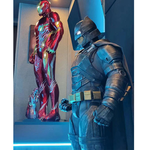 Statue de <span class=keywords><strong>batman</strong></span> en fibre de verre personnalisée personnage de film d'action DC sculpture chauve-souris homme grande taille artisanat en résine pour la décoration - Product Image 4