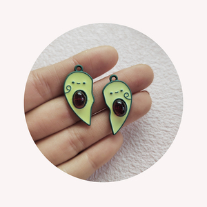 จี้รูปหัวใจครึ่งซีกอะโวคาโดน่ารัก 100 คู่ ทำจากเรซิ่น เหมาะสำหรับเป็นของขวัญให้เพื่อนสนิท พี่น้องสาว หรือเด็กผู้หญิง - Product Image 5