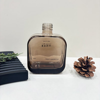 Nouvel Arrivage Fabricants Vente en Gros Bouteilles en Verre Plat Blanc Éclatant de 250 ml Contenants Vides pour Huiles d'Aromathérapie Sans Flamme