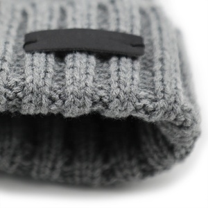 Usine OEM, vente chaude, <span class=keywords><strong>bonnet</strong></span> en tricot épais d'hiver avec doublure en polaire, chapeaux de créateur avec logo personnalisé, bordures retroussées, Gorras Y2K - Product Image 4