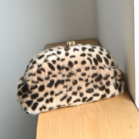 Pochette Nuage Léopard en Peluche pour Femme avec Fermeture Kiss Lock, Sac de Soirée Tendance en Fausse Fourrure, Pochette de Fête Hivernale en Fourrure pour Femme