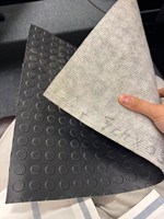 Rouleaux de tapis de sol antidérapants industriels ronds en PVC colorés pour extérieur avec service de découpe