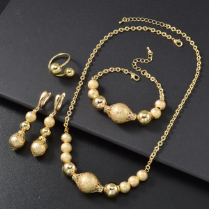 สร้อยคอทองแดงประดับลูกปัดแบบมีเท็กซ์เจอร์ ชุบทอง 18k ขายส่ง พร้อมกำไลข้อมือ ต่างหูระย้าสำหรับผู้หญิง ชุดเครื่องประดับแฟชั่นสำหรับงานแต่งงาน - Product Image 3