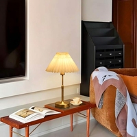 Lampe de table rechargeable en tissu haut de gamme, lumière d'ambiance de chevet de luxe, lampe décorative créative haut de gamme pour chambre à coucher, bureau, usage domestique