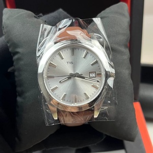 Reloj Tiss Style Powermatic 80 Diver Alarm Coin de 40 mm con cristal de zafiro, esfera plateada, movimiento mecánico y correa de cuero marrón de 20 mm - Product Image 1