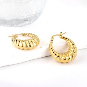 Modernos Pendientes de Aro Gruesos Redondos con Diseño de Croissant, Joyería de Acero Inoxidable, Bañados en Oro de 18K, Pendientes de Declaración para Mujer - Product Image 2