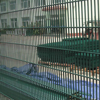 Panneau de clôture en maille soudée anti-intrusion Clearvu 358, revêtement en poudre verte, pour la sécurité du périmètre des postes de transformation