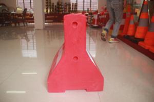 Barrera de trafico nouveau matériau barrière de trafic remplie d'eau barrière de route de circulation rotative en plastique - Product Image 3