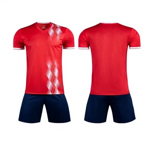 Conjunto de Camiseta de Fútbol Roja con Cuello en V para Hombre con Pantalones Cortos Azul Marino, Poliéster que Absorbe la Humedad, Ajuste Atlético, Manga Corta para Todas las Temporadas - Product Image 1