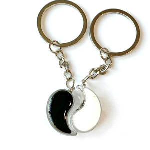 Nouvelle Collection <span class=keywords><strong>de</strong></span> Bijoux IVR : Porte-clés en Résine Acrylique Yin Yang et Scorpion Noir et Blanc pour Couples - Product Image 4