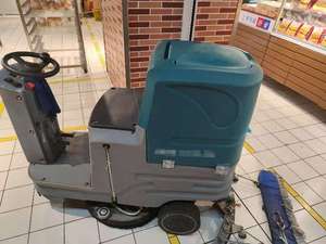 Factory Direct Sales of Large-capacity <b>Walk</b>-behind Workshop Industrial Floor Cleaner Scrubber <b>Machine</b> - Product Image 3