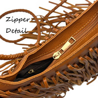 Sac à bandoulière marron caramel à franges et pompons pour femme, style bohème, forme croissant, sac hobo, sac bandoulière avec fermeture éclair
