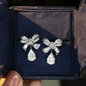 Orecchini a perno con fiocco e zirconi da donna, gioielli alla moda scintillanti e dolci da principessa - Product Image 1