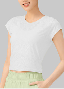 Camisetas de yoga cortas de secado rápido para mujer al por mayor, con espalda en V retorcida y malla transpirable, de manga corta, para pilates y gimnasio. - Product Image 2