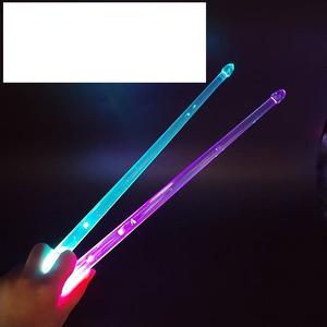 Venta al por mayor LED recargable transparente PC Material electrónico brillante intermitente <span class=keywords><strong>baquetas</strong></span> de batería Accesorios - Product Image 4