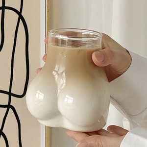 Tazza in vetro divertente e <span class=keywords><strong>sexy</strong></span> a forma di sedere per bevande calde e fredde e bibite ghiacciate - Product Image 1