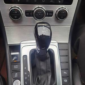 Palanca de Cambios LED <span class=keywords><strong>DSG</strong></span>, Palanca de Cambios Deportiva de Cuero para VW Passat B7/B8 Golf 7 Mk6 <span class=keywords><strong>GTI</strong></span>/GLI para MK2 Teramont <span class=keywords><strong>Polo</strong></span> Octavia 3 - Product Image 4