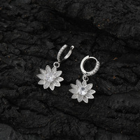 Clips d'oreilles fleuris en gros, zircon glacé et laiton argenté/doré, cadeau pour femme, boucles d'oreilles tendance