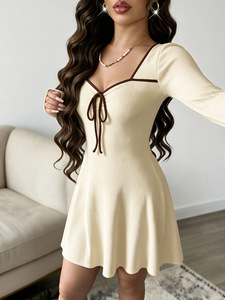 Nouvelle robe à col en V pour femme, style color blocking, avec cordon de serrage à la taille, manches longues et jupe trapèze cintrée - Product Image 1