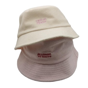 Sombrero de <span class=keywords><strong>pescador</strong></span> de felpa unisex con logotipo personalizado, color <span class=keywords><strong>rosa</strong></span> y beige, estilo de viaje informal, diseño de sombrero de <span class=keywords><strong>pescador</strong></span> con letras para mujer - Product Image 1